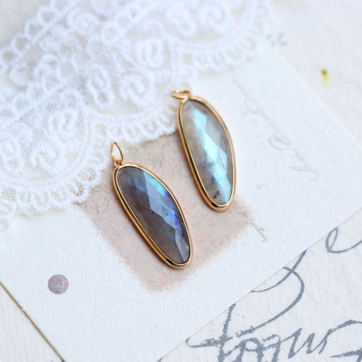 Labradorite Pendant Necklace – Natural Iridescent Gemstone