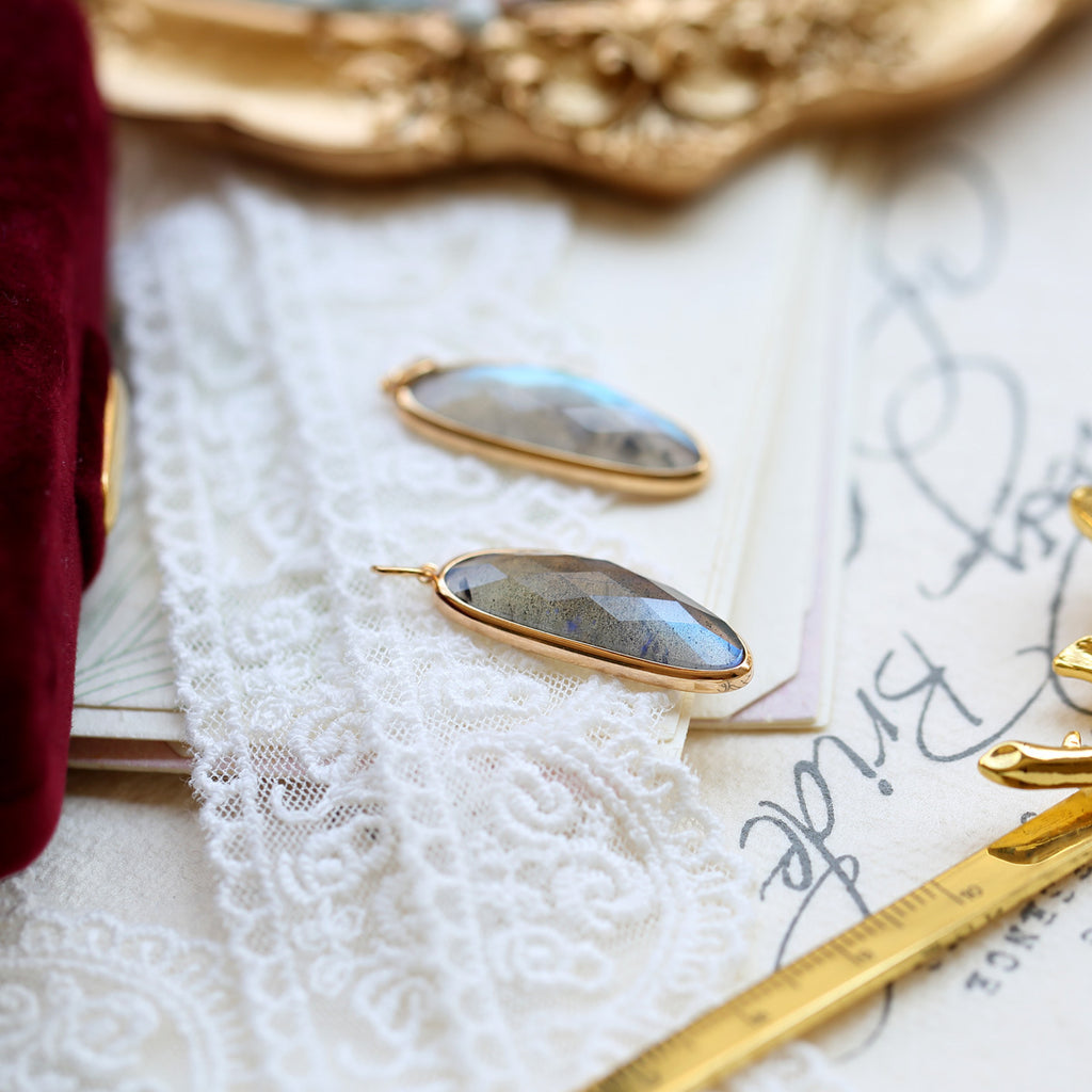 Labradorite Pendant Necklace – Natural Iridescent Gemstone