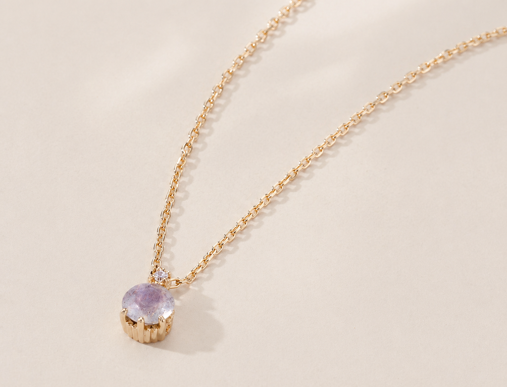 Labradorite Oval Pendant Necklace – Minimal Gold-Plated Silver