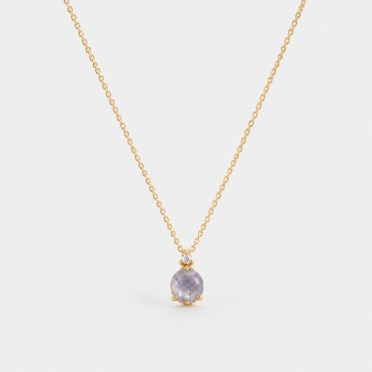 Labradorite Oval Pendant Necklace – Minimal Gold-Plated Silver